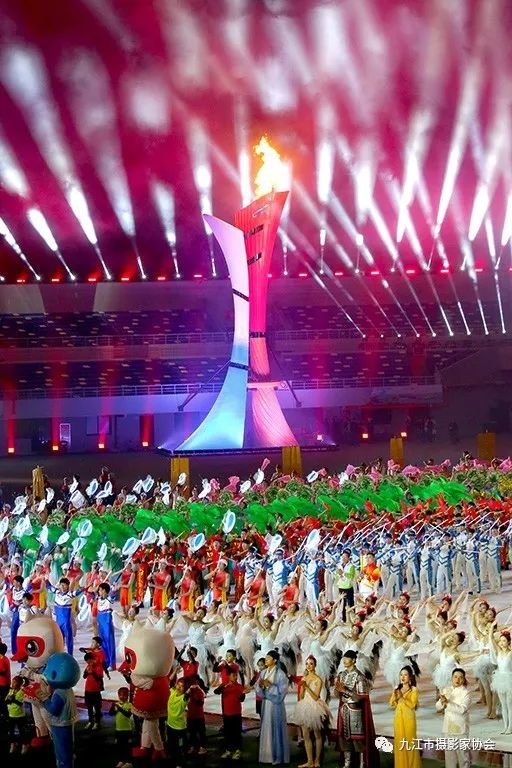 《省运会圣火》 李涛渊 摄