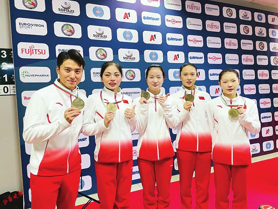 蹦床世锦赛山西运动员胡译乘收获一金一铜