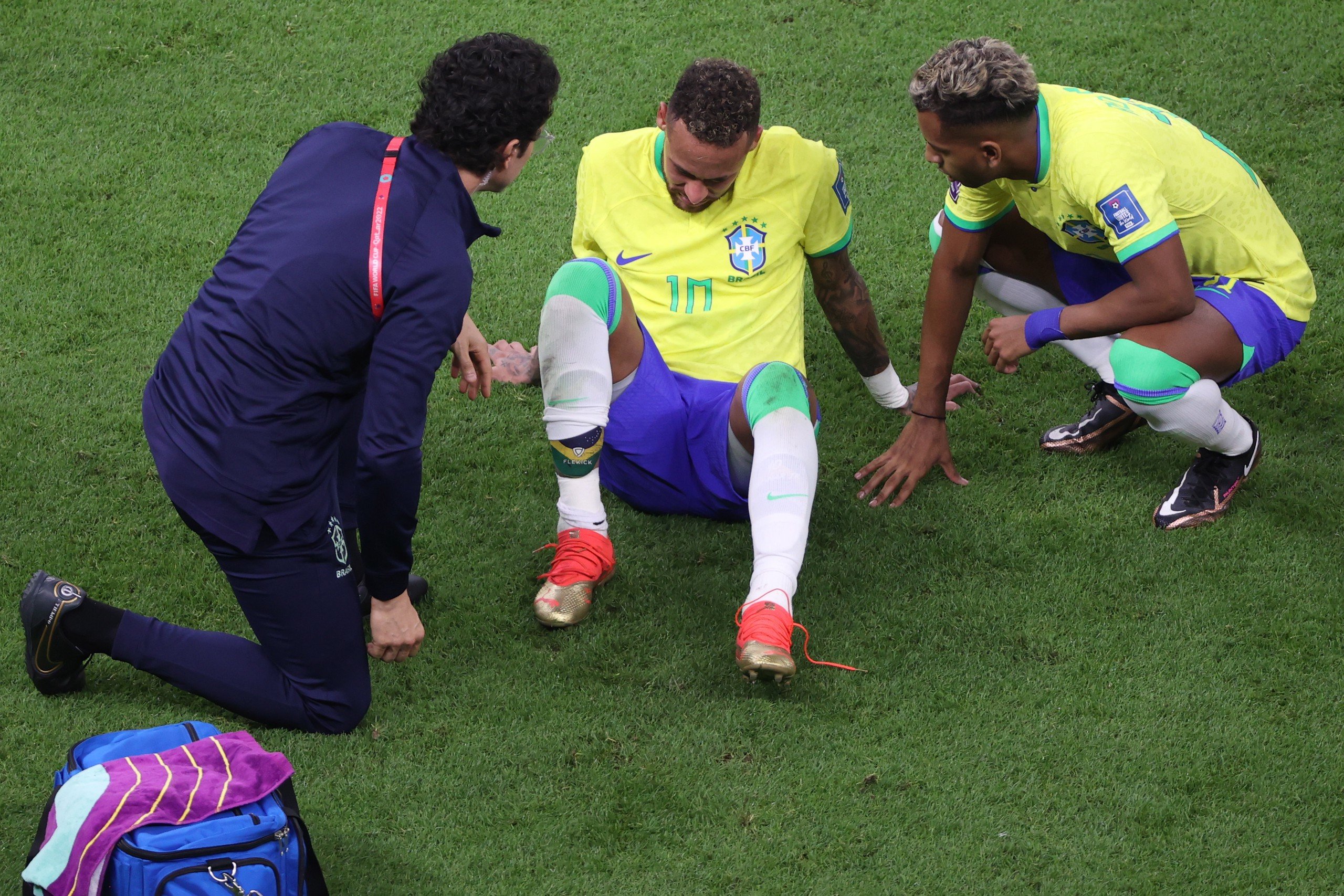 内马尔谈2014世界杯受伤：若受伤位置再偏2厘米，我将无法再走路-直播吧zhibo8.cc