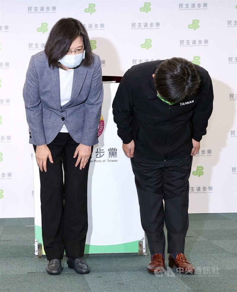 今晚,蔡英文宣布辞去民进党主席职务。图自台媒