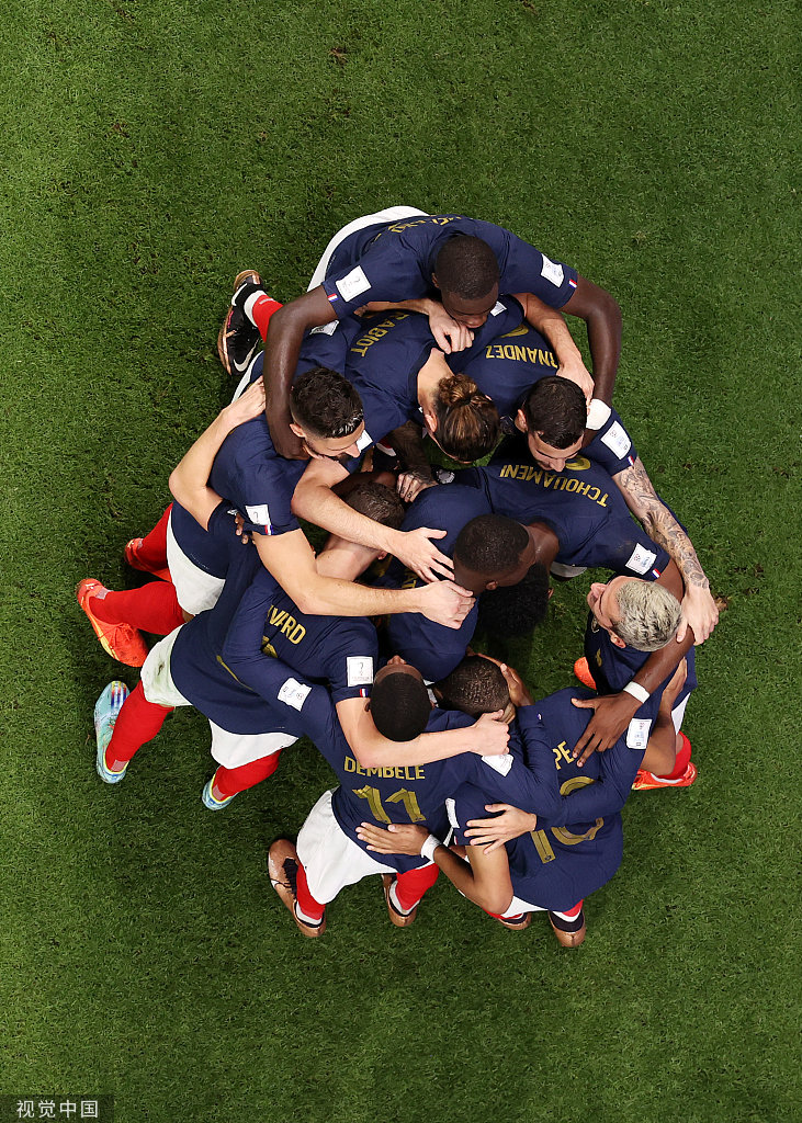 逆境下，法国队展现了团结和自信。