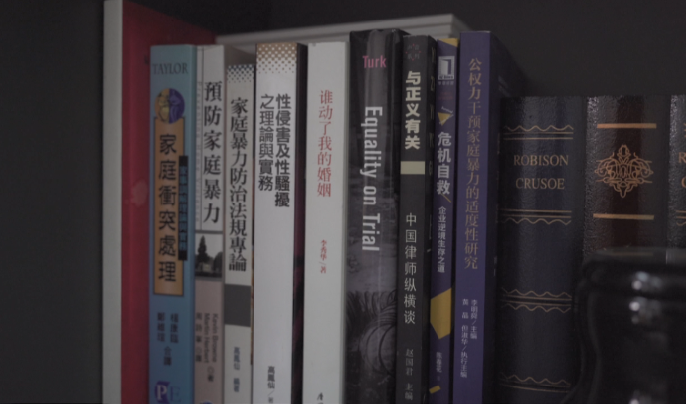 李莹工作室一角。图/局外人视频