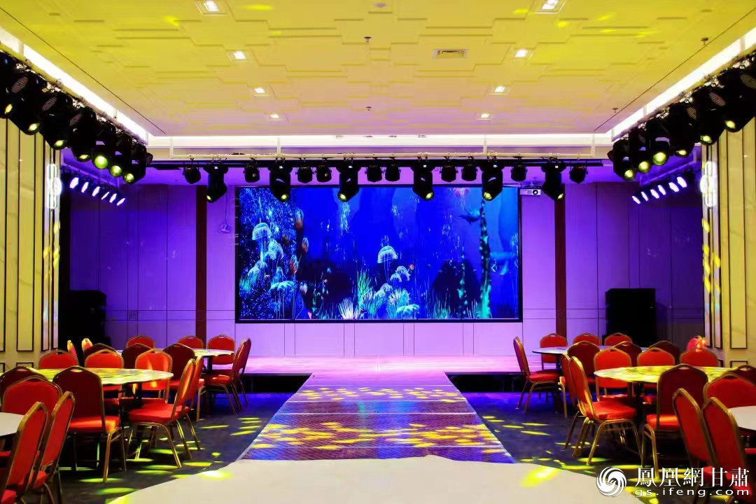 橙香瑶池温泉酒店集住宿、餐饮、休闲、娱乐、商务洽谈、会议接待、拓展培训等服务为一体 甘肃城乡发展集团供图