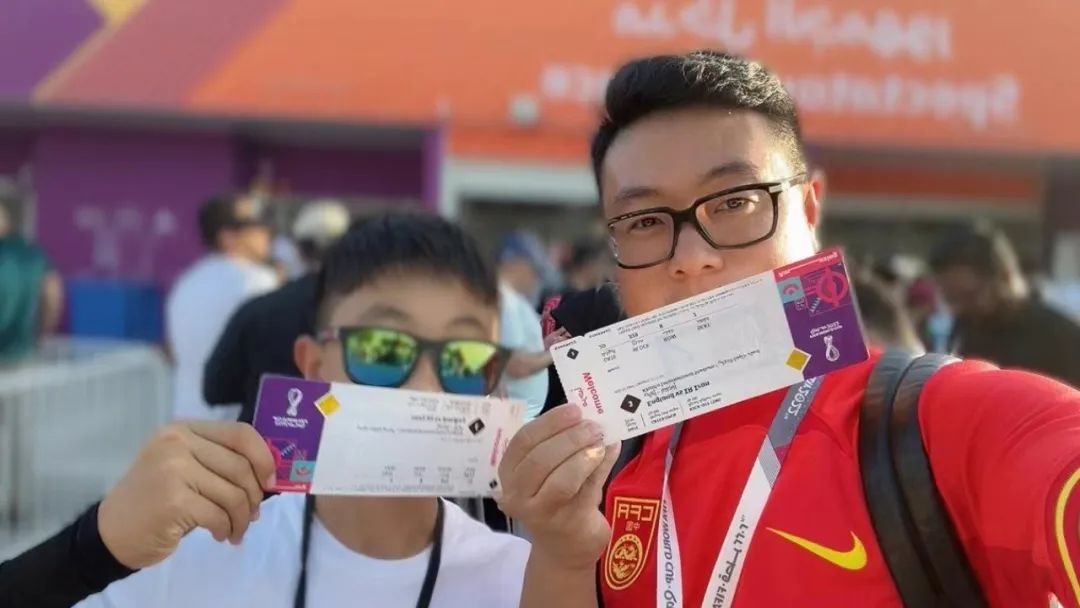 中国球迷卡塔尔看球体验：除了贵还有……