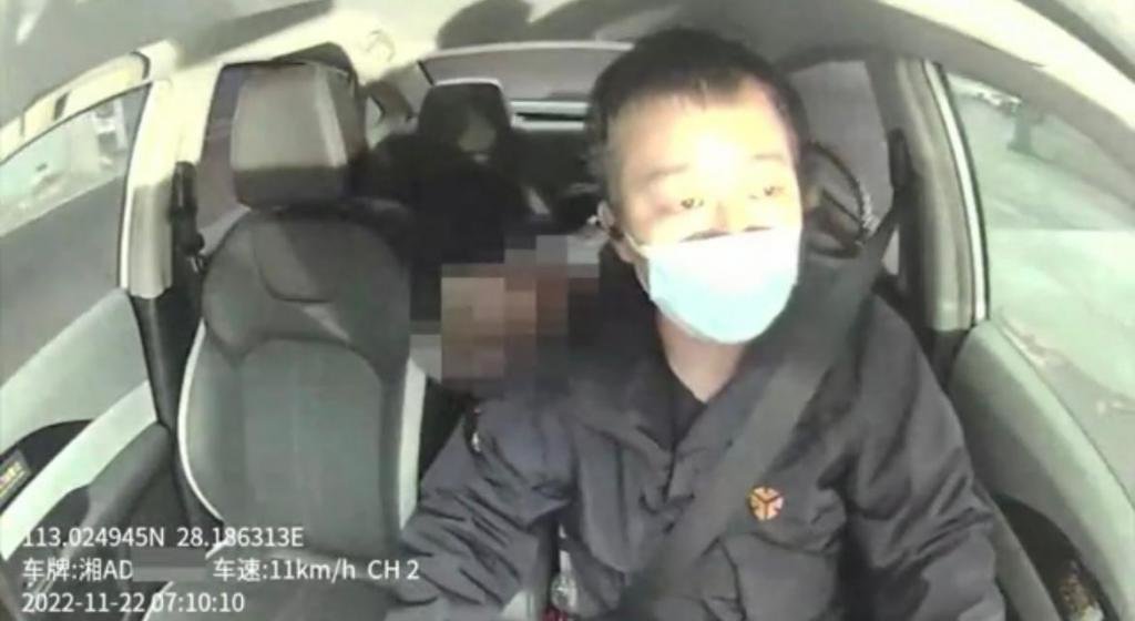 暖心!网约车司机早高峰送产妇紧急就医 “性急”小婴儿车上出生凤凰网湖南_凤凰网