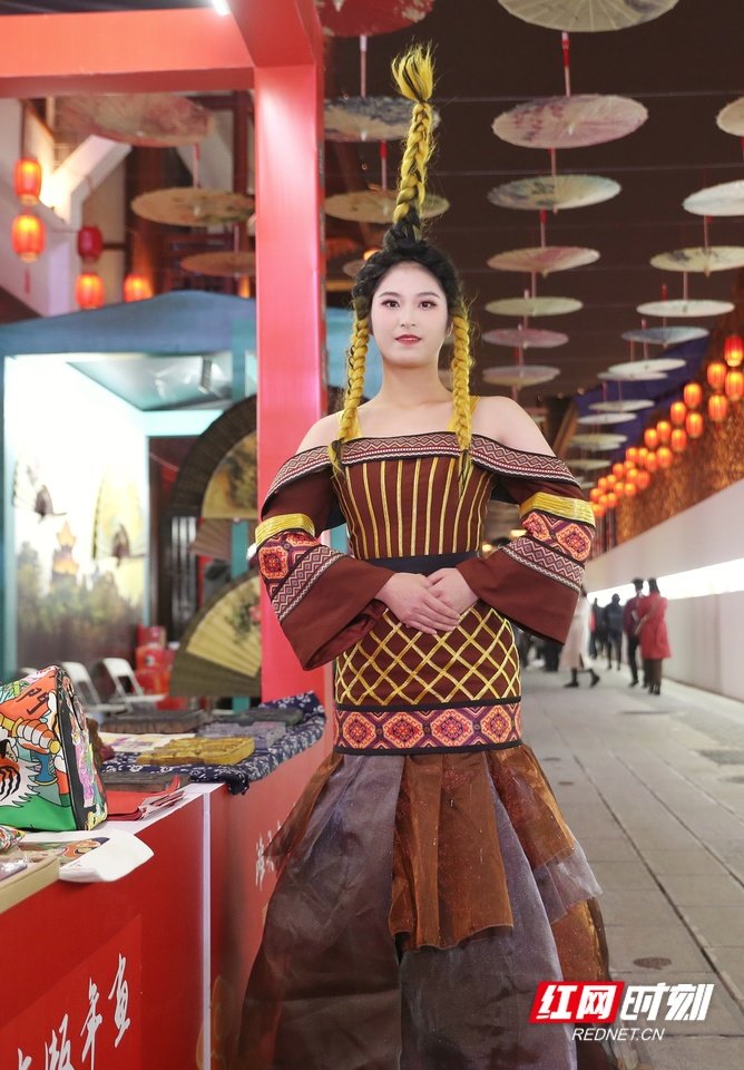 组图丨民族时装歌舞秀 惊艳亮相首届湖南旅游发展大会凤凰网湖南_凤凰