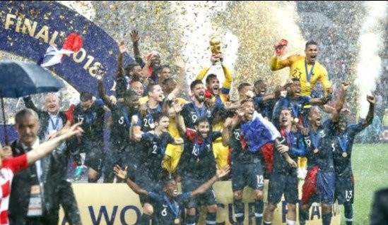 2018俄罗斯世界杯，法国队时隔20年再次捧起大力神杯。