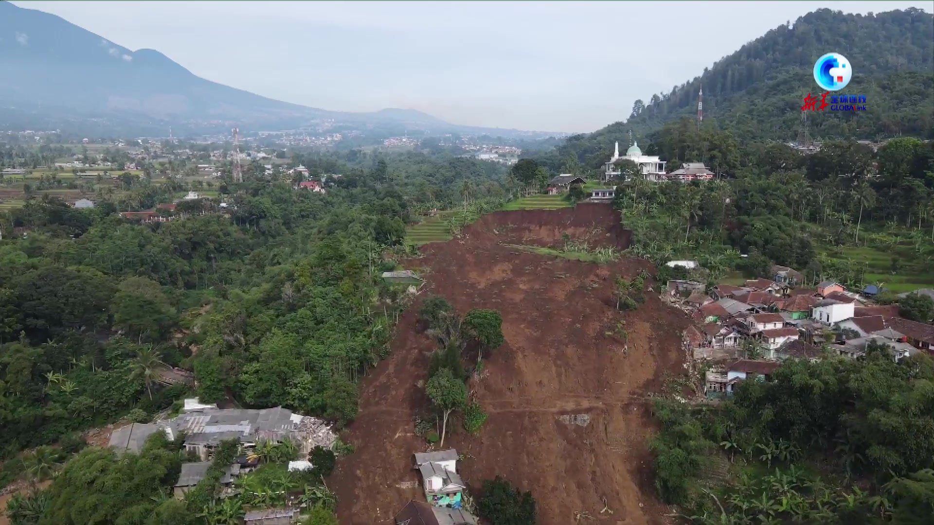 全球连线｜记者直击印尼西爪哇省地震救援现场