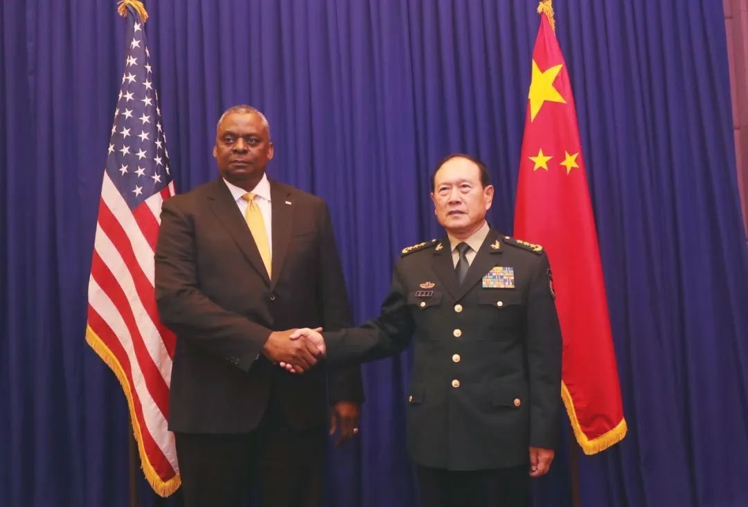 11月22日，正在柬埔寨出席第9届东盟防长扩大会议的国务委员兼国防部长魏凤和应约与美国国防部长奥斯汀举行会谈。