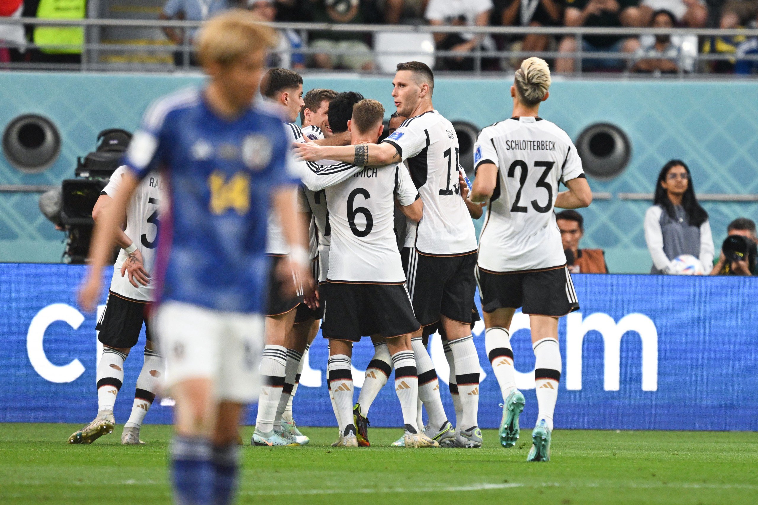京多安主罚点球命中！德国队1-0领先日本
