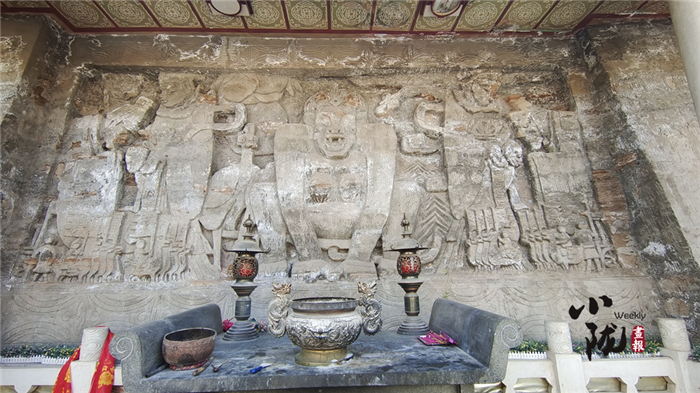 回山上回屋里的磨崖浮雕