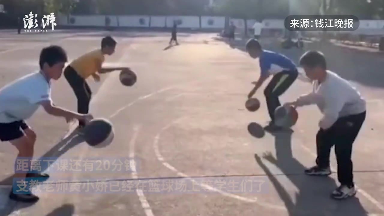 支教老师教山区孩子们打篮球