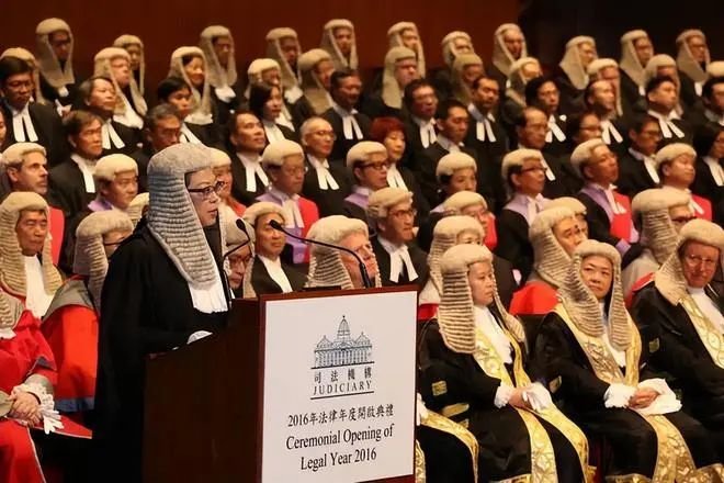 “警察抓人,法官放人”:“洋法官”是怎么祸害香港的?