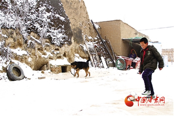 甘肃泾川“出圈”背后 是精彩绽放的绿茵梦想