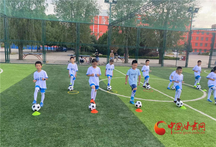 甘肃泾川“出圈”背后 是精彩绽放的绿茵梦想