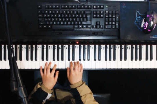 全网爆火歌曲《当我娶过她》我睡过她的房间喝过她的水