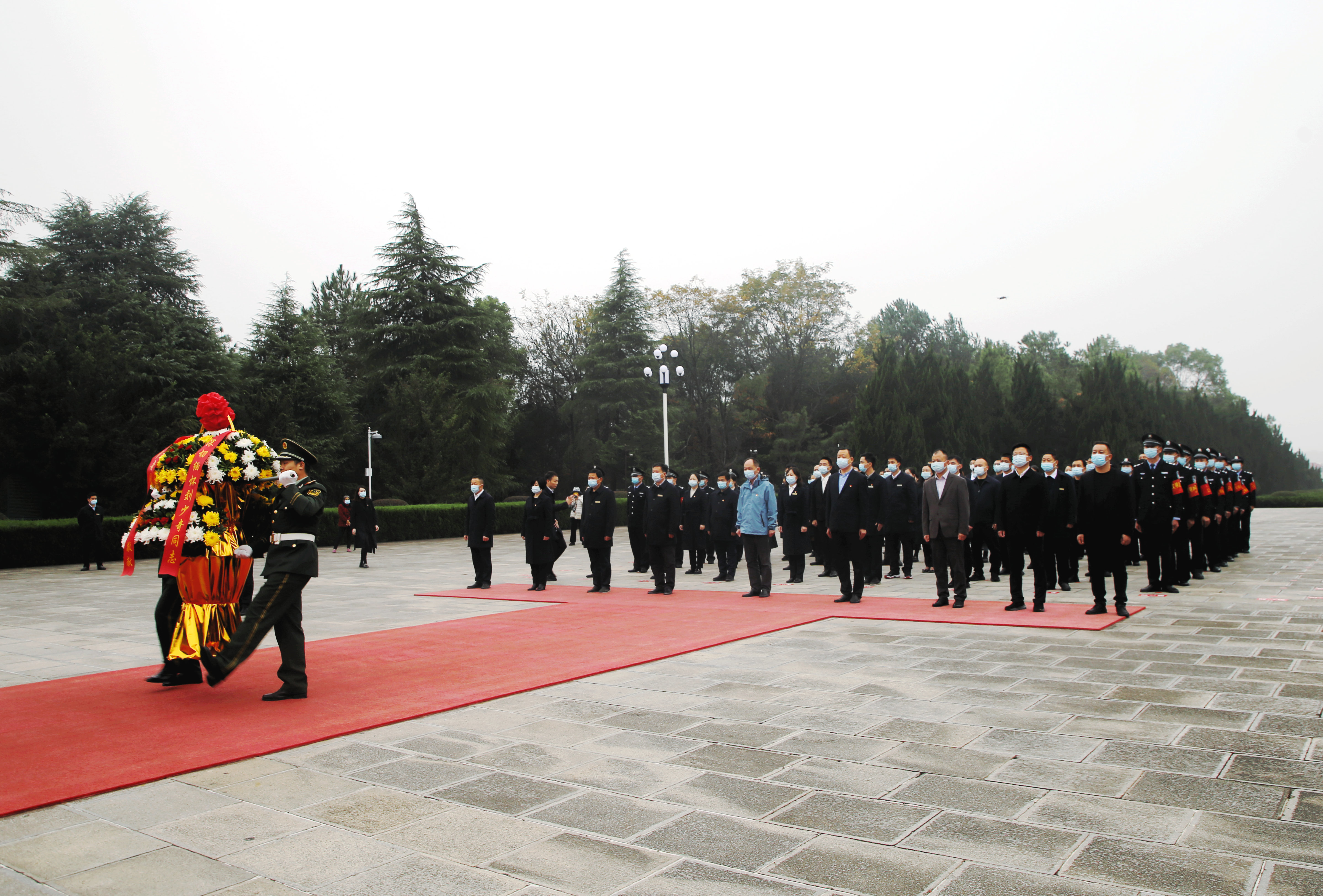 △敬献花篮仪式
