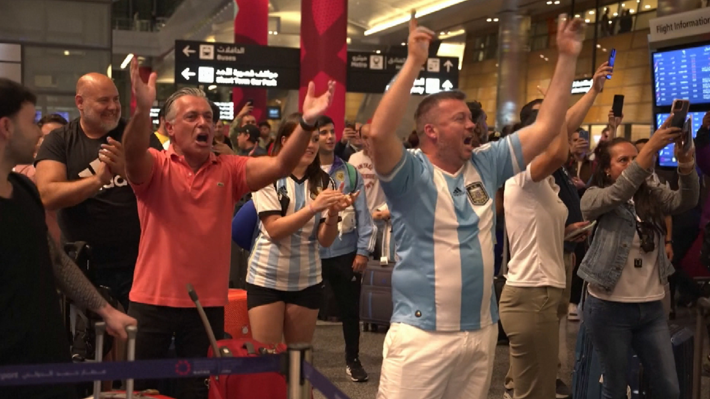 卡塔尔世界杯即将开幕 球迷陆续抵达助威