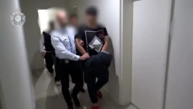 凤凰晚报丨国足原主教练李铁被查;卡塔尔成世界杯首支出局球队