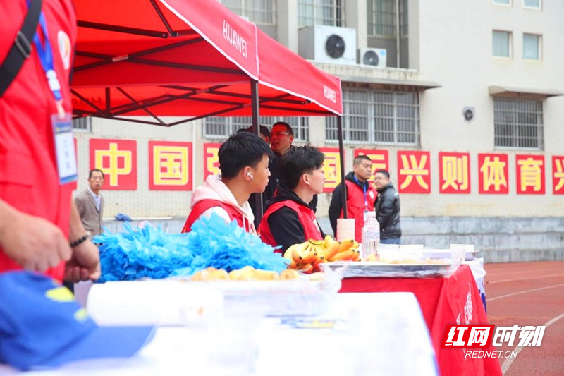 中国百公里超马比赛保障组。