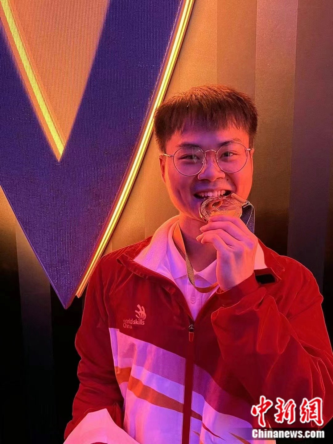 周楚杰获得世赛数控铣项目金牌。受访者供图