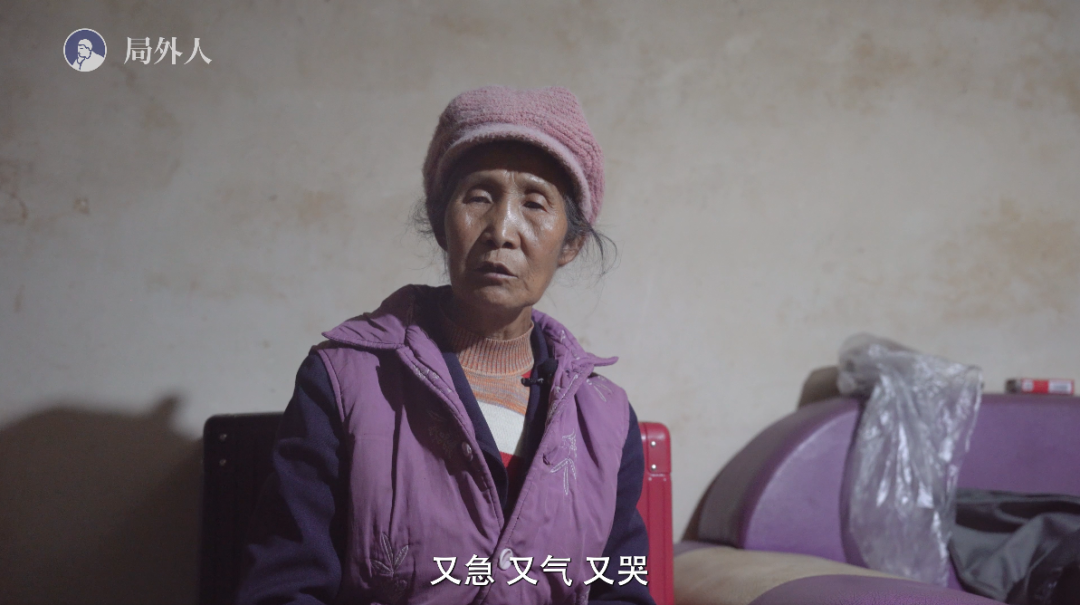 外婆跟我们回忆二女儿往事。图/局外人视频