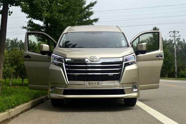 2021款丰田海狮35l自动13座30万起售