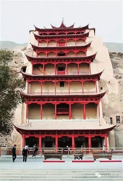 修缮的敦煌莫高窟大佛阁