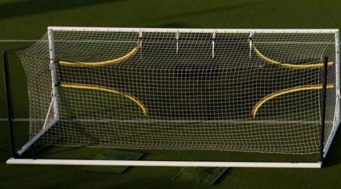 英格兰队专门用来训练点球的门线网