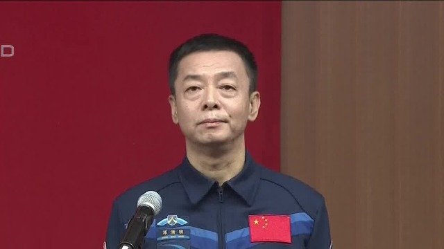 神十五航天员答凤凰记者：我和家人有一个约定