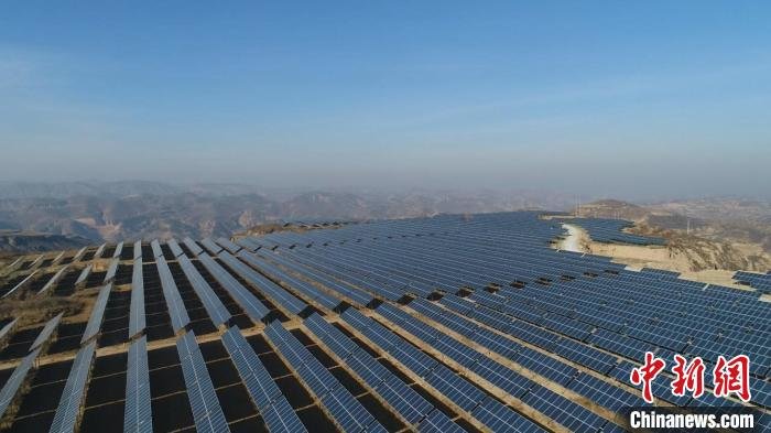 山西石楼：黄土高坡变身光伏“蓝色海洋”山乡有了“阳光存折”