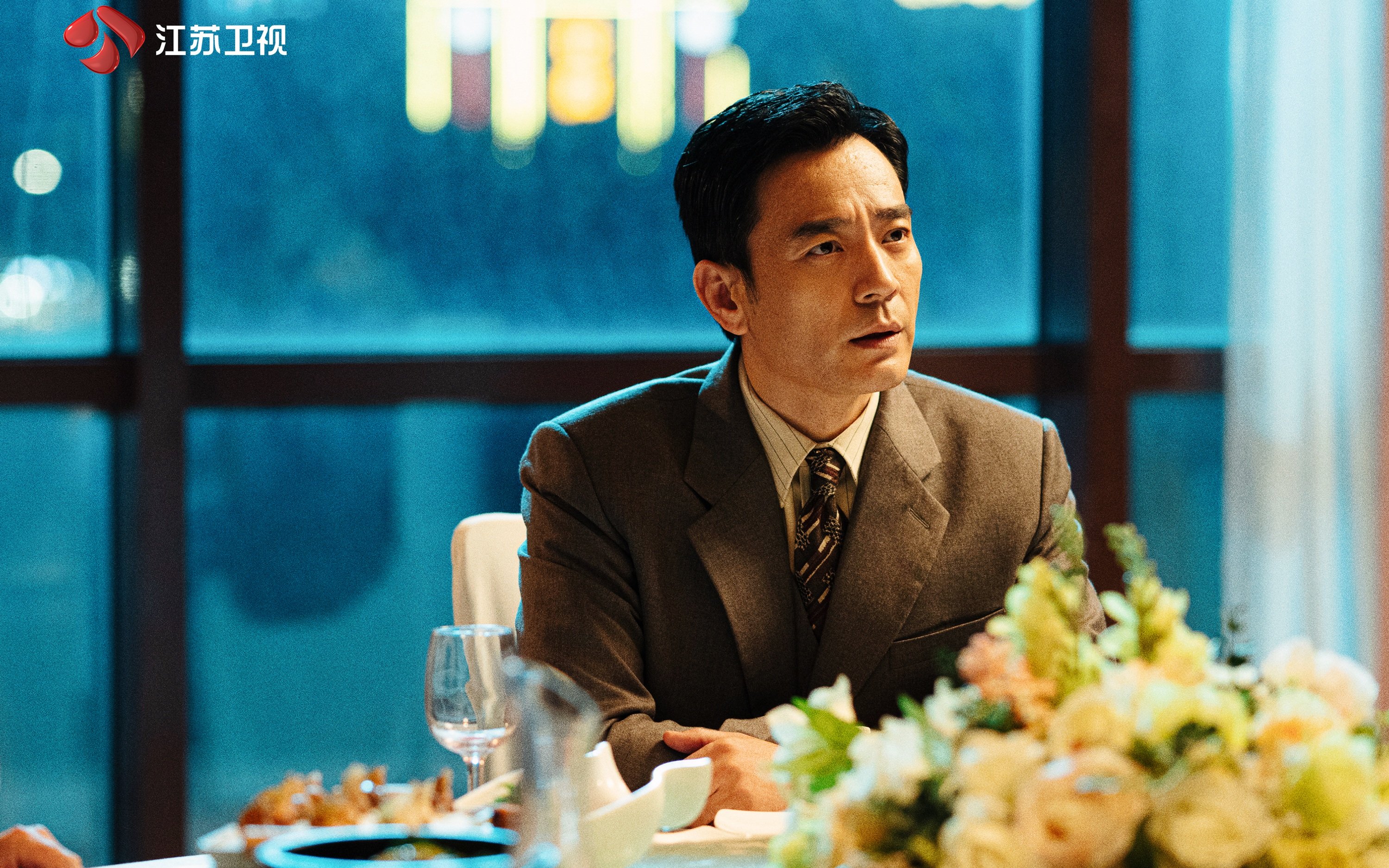 赵垒从海外学成归国，有着和剧中其他企业家不一样的气质。