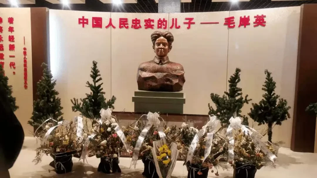 毛新宇回忆伯父毛岸英去世：周总理哭了，爷爷珍藏其贴身衣物20多年