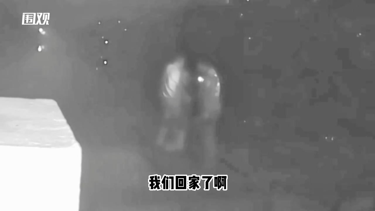 上海民警为救回欲跳河轻生女子，找来其男友一起劝解
