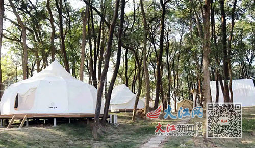 不少景区都推出“露营帐篷”供游客体验。