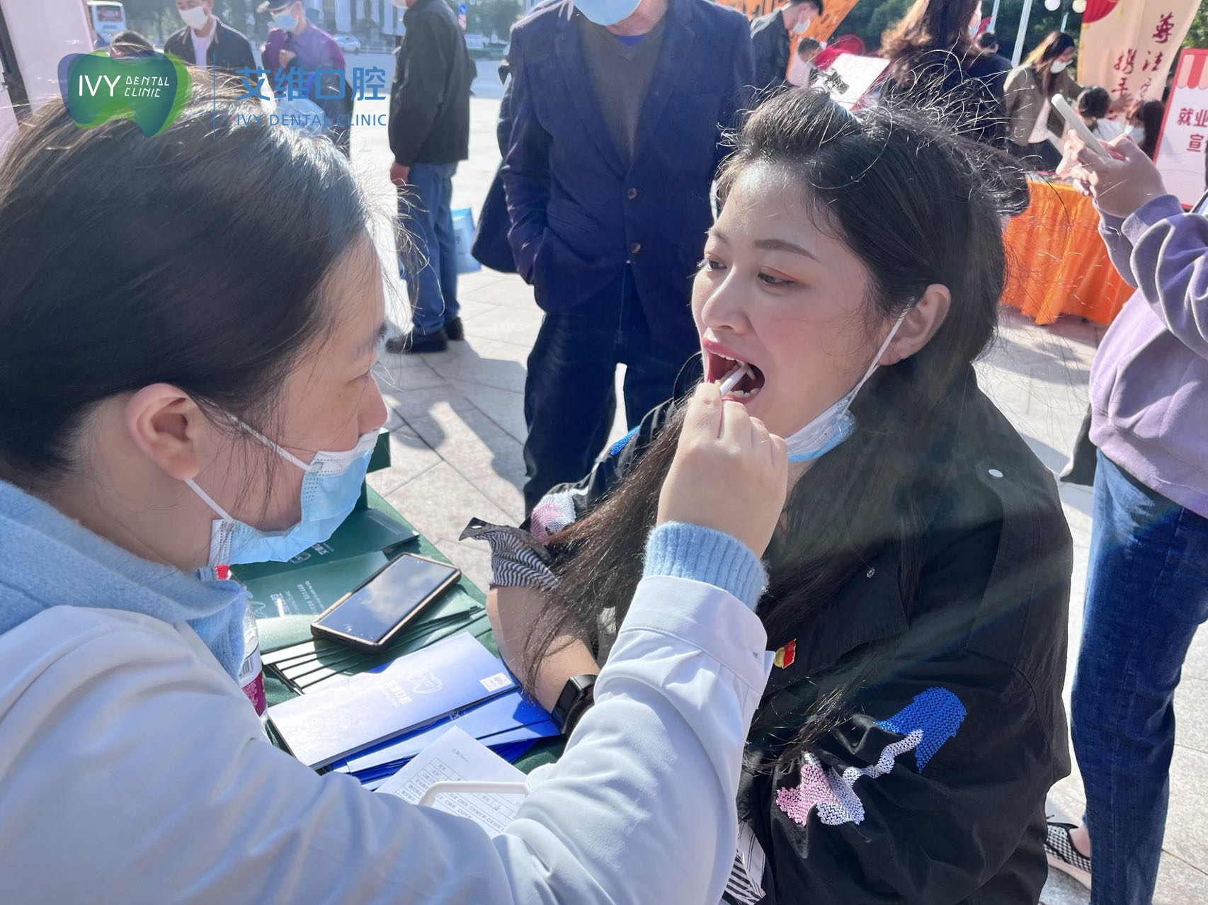 贯彻二十大精神 艾维义诊便民服务