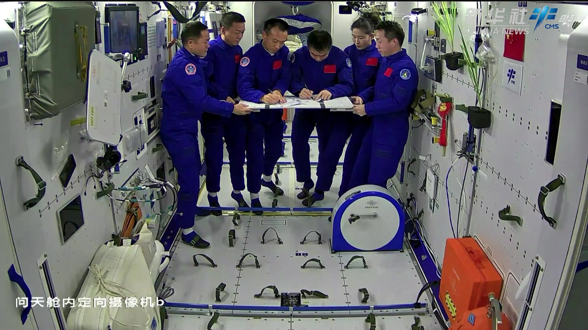 神十四与神十五航天员乘组完成首次在轨交接