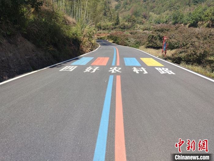四好农村路。　傅飞扬　摄