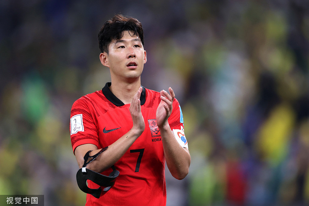 孙兴慜带着骨折的面部出战了世界杯。