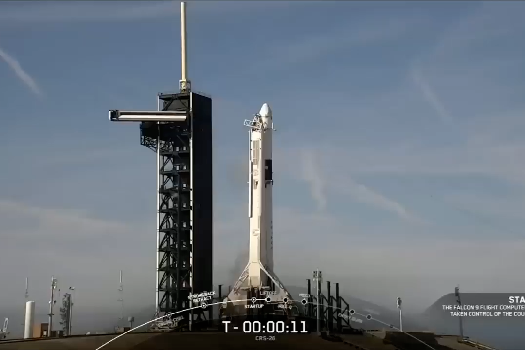 SpaceX卫星又去空间站了，没错！这次还是一样