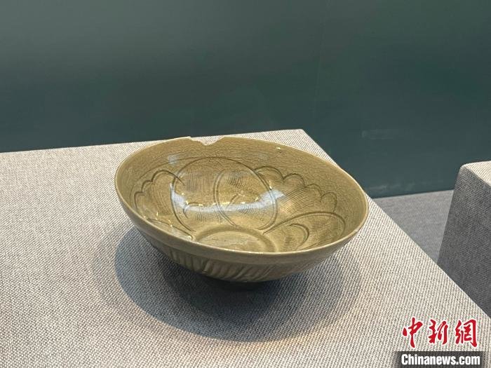 沙埠窑生产的双面刻划花的瓷器 童笑雨 摄