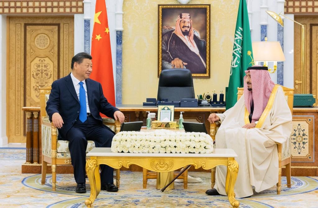当地时间12月8日下午，国家主席习近平在利雅得王宫会见沙特国王萨勒曼。新华社记者黄敬文摄