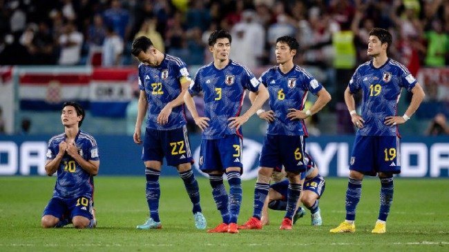 凤凰早报|世界杯中日韩都出局；乌克兰突袭俄罗斯军用机场