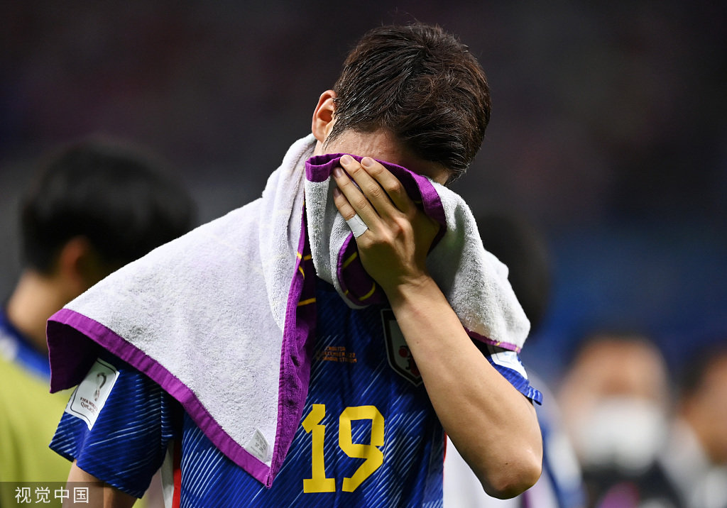 日本队球员赛后落泪。