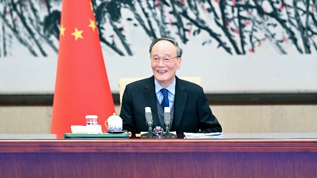 王岐山会见清华大学经济管理学院顾问委员会海外委员和中方企业家委员