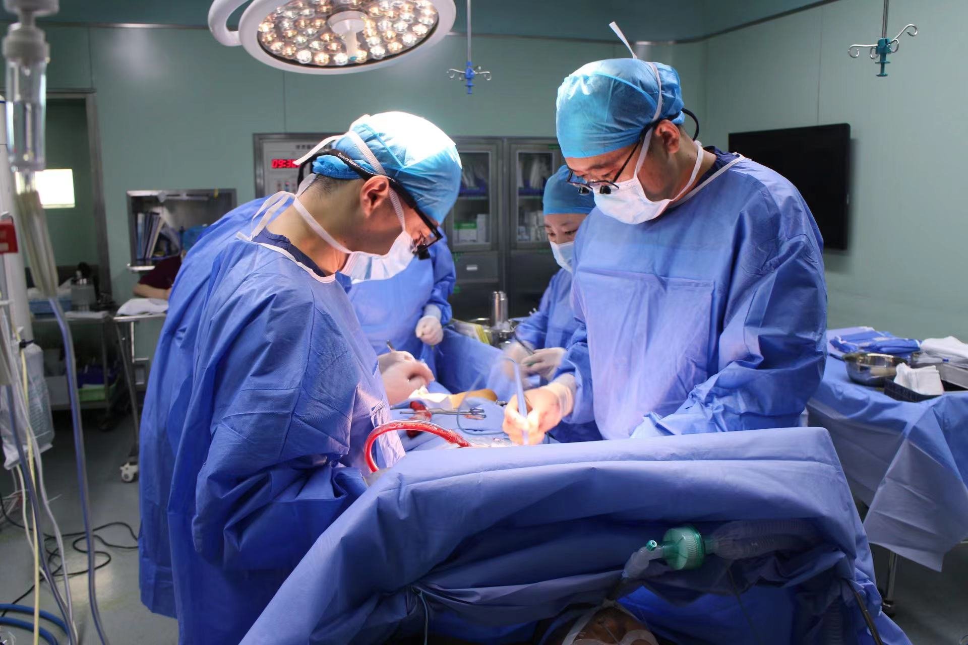 “心大”患者遇上救命良医！德医心脏外科成功为重症患者实施非体外循环冠状动脉搭桥手术