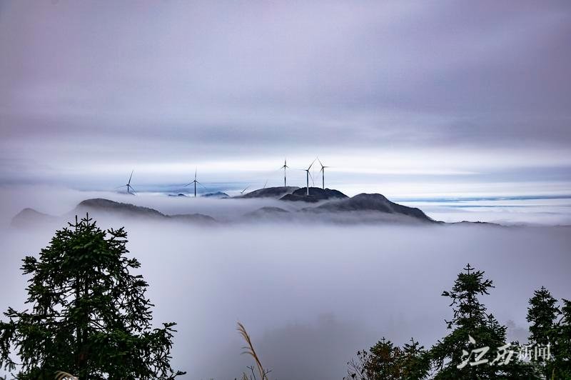 横峰：云雾缭绕美如画（图）