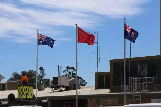 ▲五星红旗在澳大利亚迎风飘扬