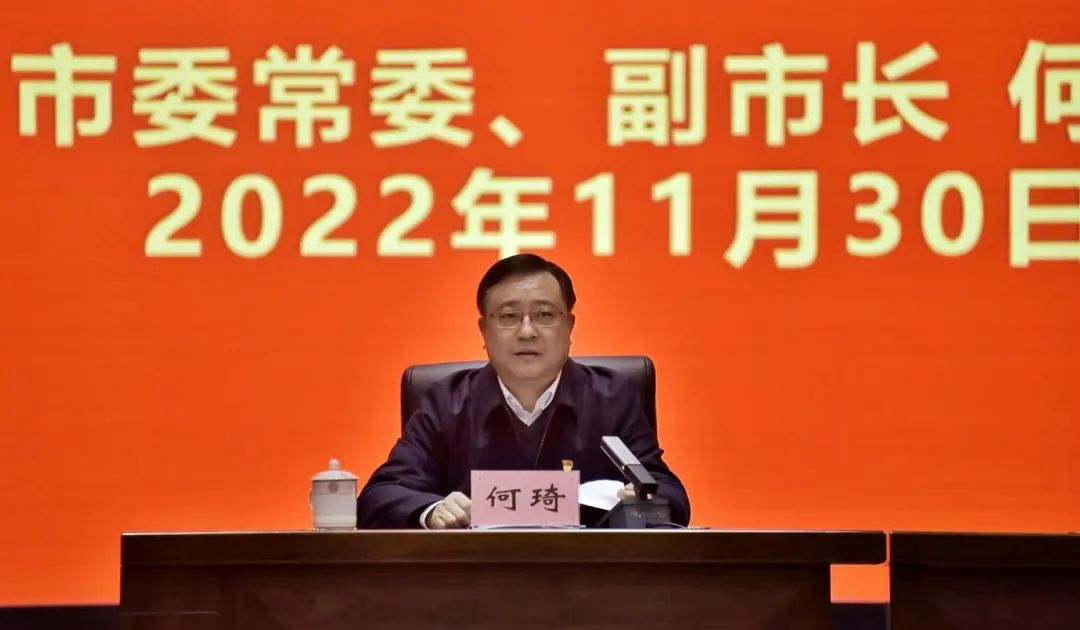 赣州市委常委、副市长何琦在赣州职业技术学院讲思想政治理论课