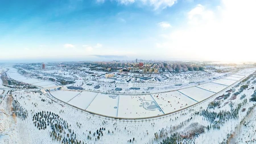 民乐县县城雪景 陈思宏摄